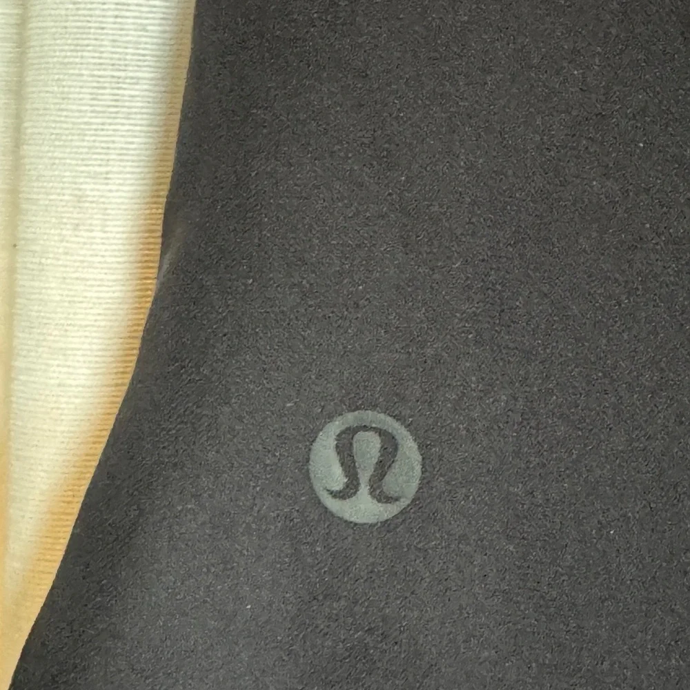 Lululemon on the Fly Black Mini Skirt - Picture 5 of 6